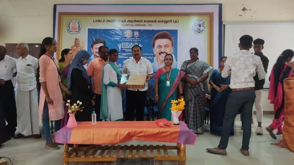 முத்துகுமாரசுவாமி கல்லூரி மாணவ, மாணவிகளுக்கு