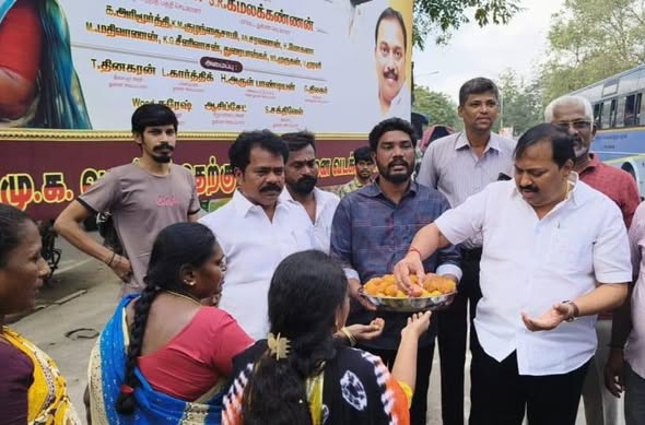 மேலும் திராவிட மாடல் 2.0 ஆட்சியில் மகளிருக்கு ரூ.2,000 மாக உரிமைத்தொகை