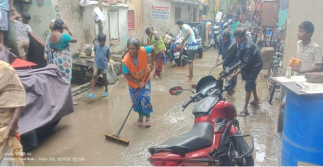 உதய சூரியன் நகர் பகுதியில் மழைநீர் தேங்கி