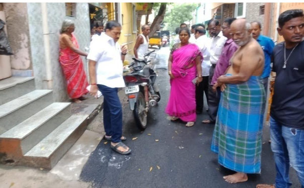 சாமியார் தோட்டம் பகுதியில் தார் சாலை அமைக்கும் பணிகளை